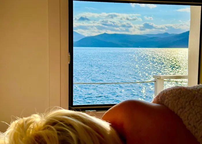 Milos Island -Cavo Paradiso Boutique Ochen House