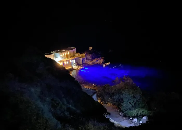 Milos Island -Cavo Paradiso Boutique Ochen House