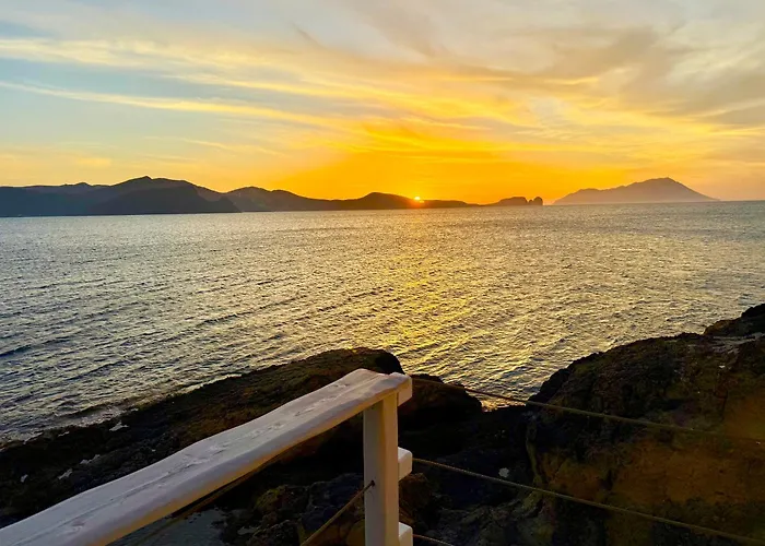 Milos Island -Cavo Paradiso Boutique Ochen House
