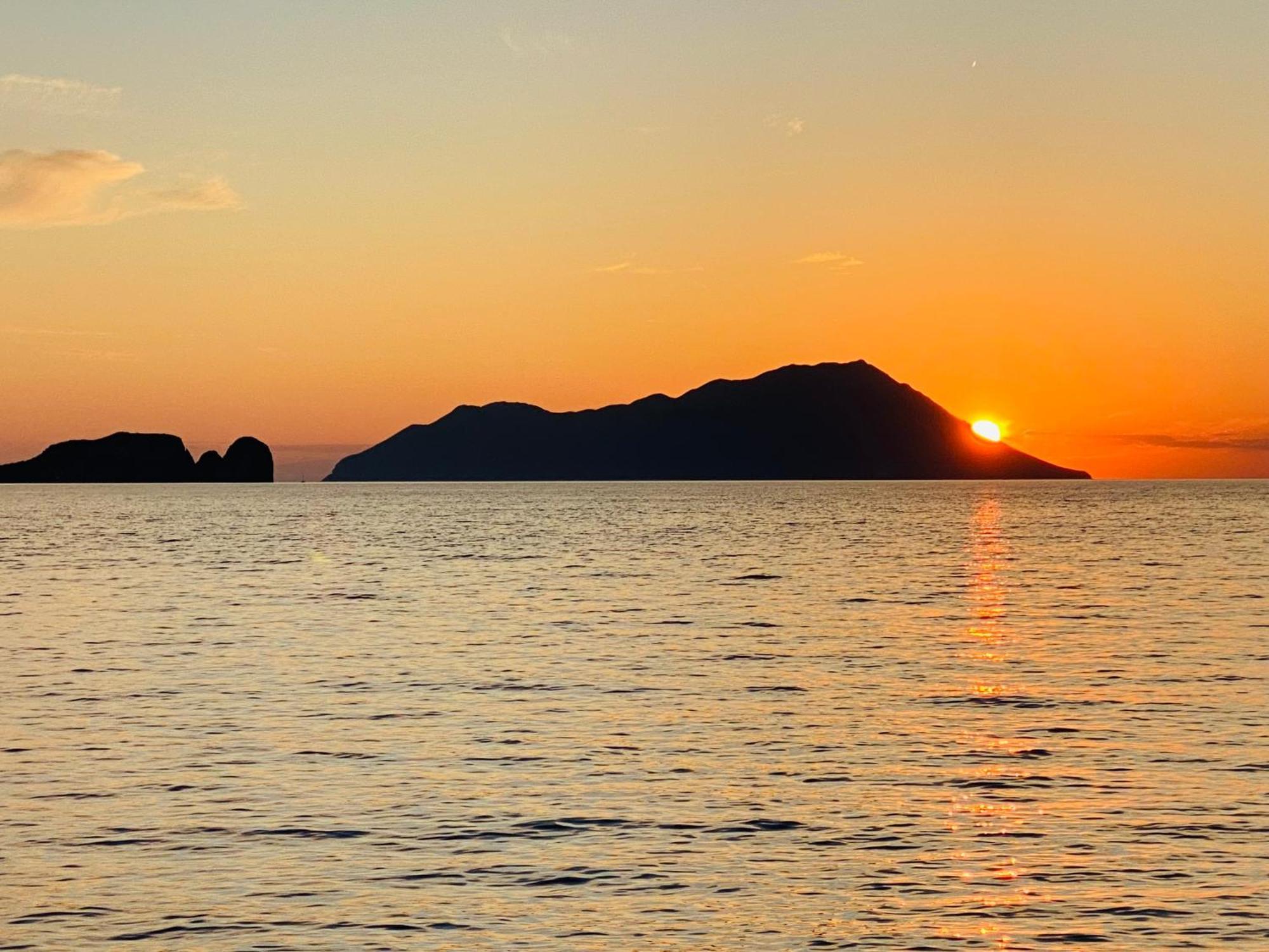 Milos Island -Cavo Paradiso Boutique Ochen House